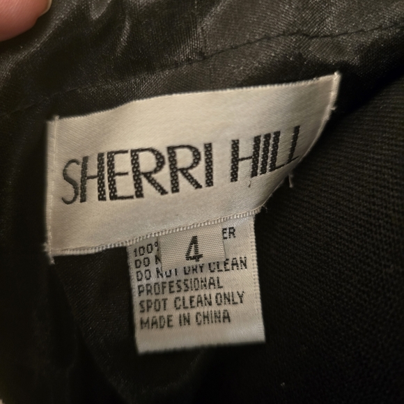 Little black dress with gold embellishment. - Picture 2 of 3